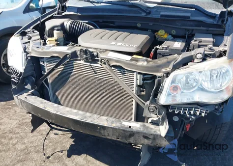 2015 Chrysler Town & Country Touring z USA, uszkodzony, nr VIN 2C4RC1BG9FR563125